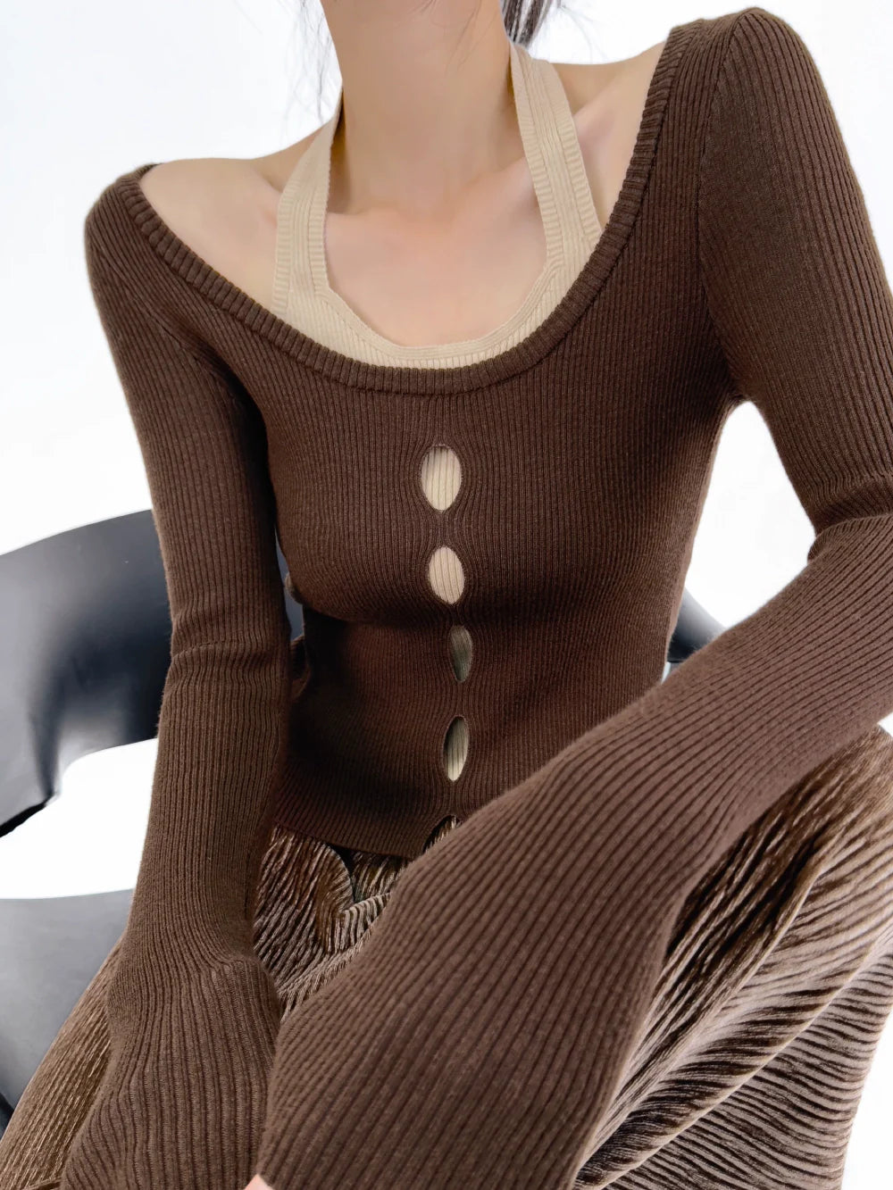 Color Contrast Halterneck Knitwear: Seductive Slimming Top