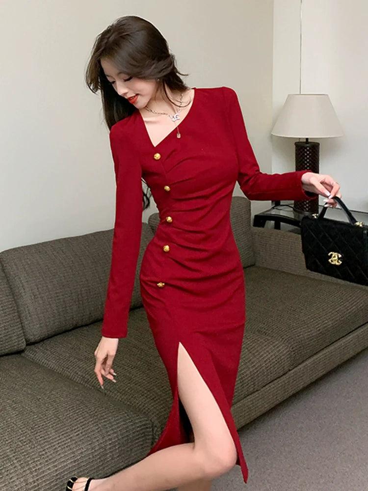 Elegant Red Sheath Dress: Retro-Chic Fashion Statement with V-neck & Slit Detail