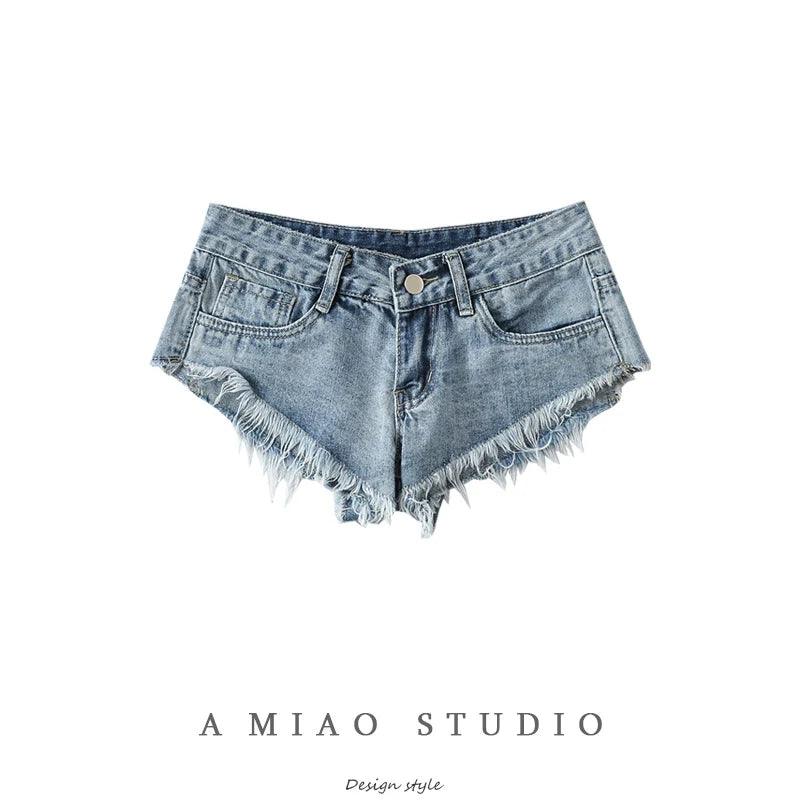 Sizzling Denim Shorts: Edgy Street Style Trend