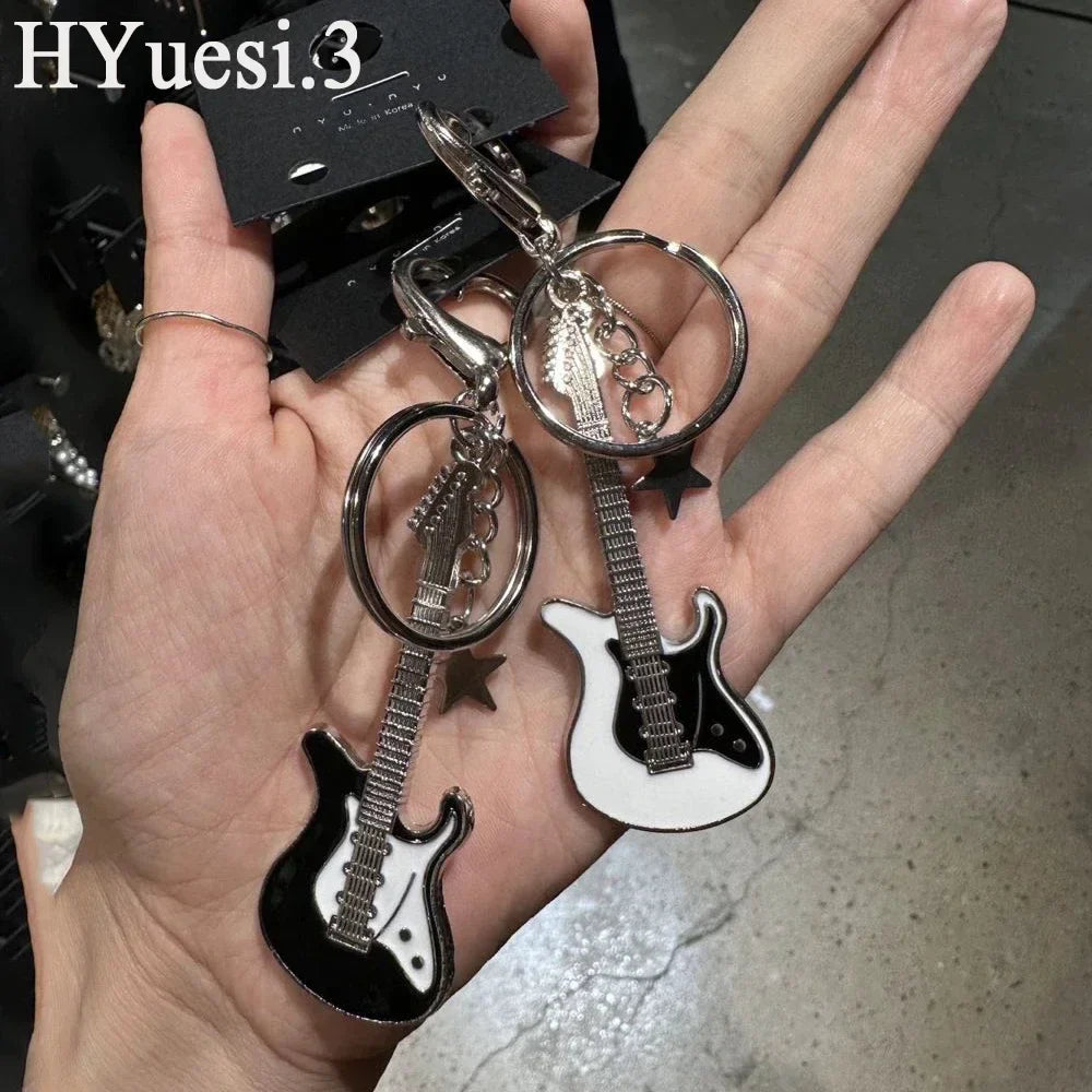 Punk Style Electric Guitar Keychain Vintage Heart Star Instrument Charms With Key Holder For Music Lovers Bag Decor Gifts